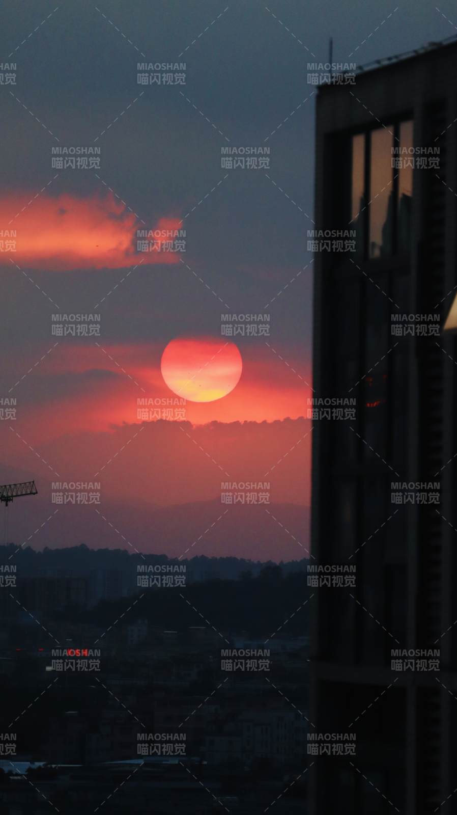 城市黃昏 夕陽映紅天際