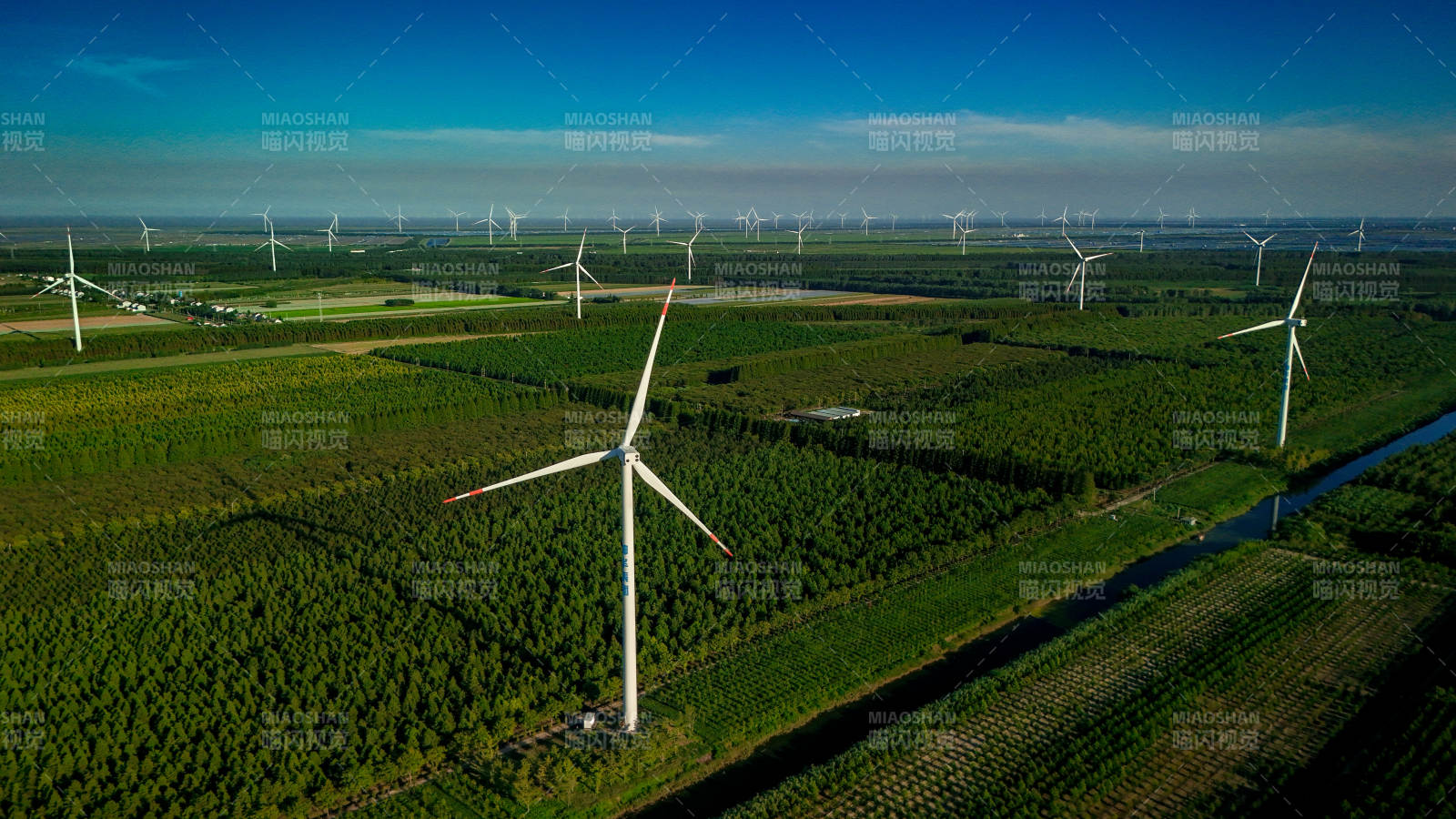 風力發電場航拍圖