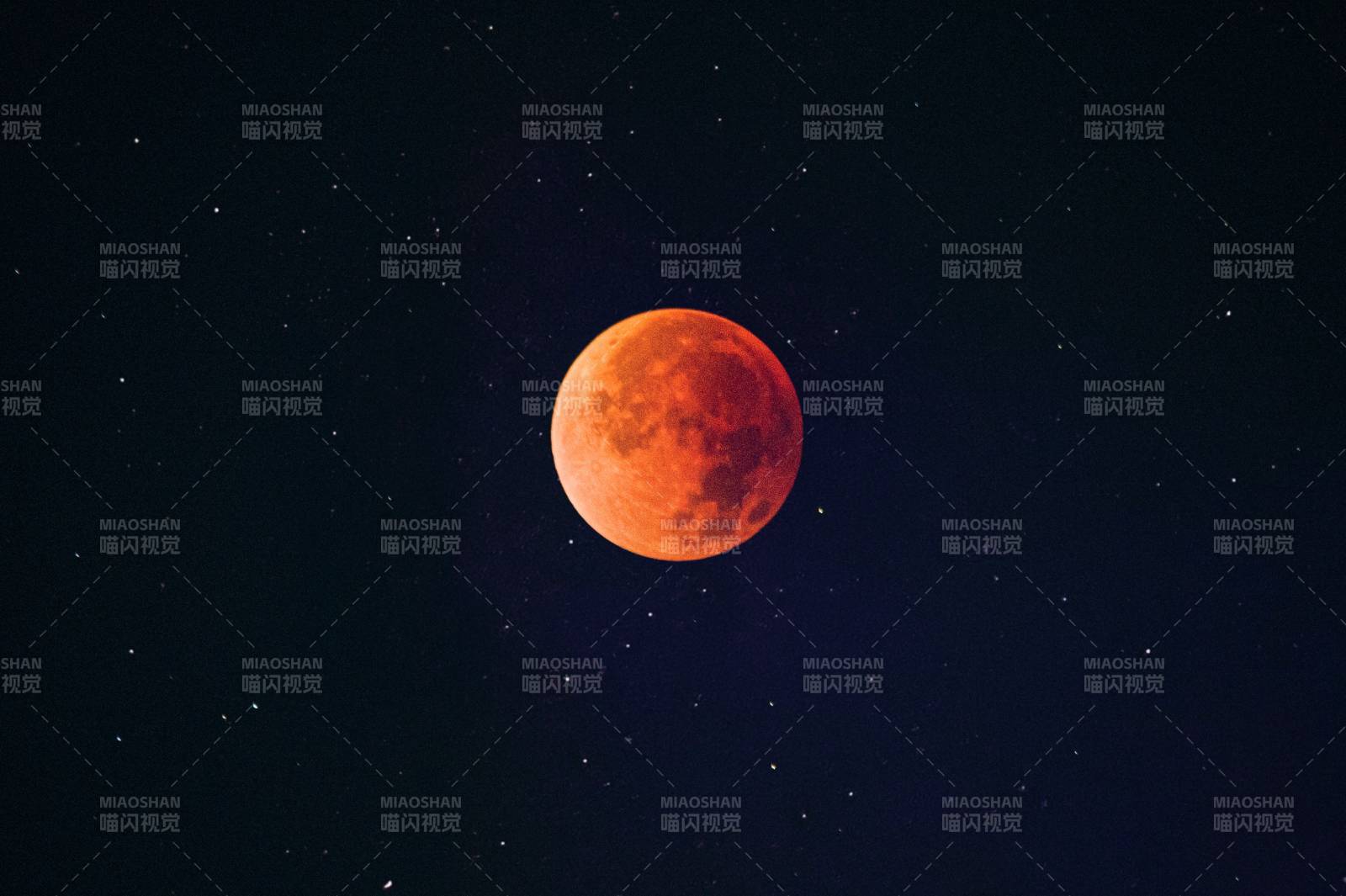 血月夜空 神秘而壯麗