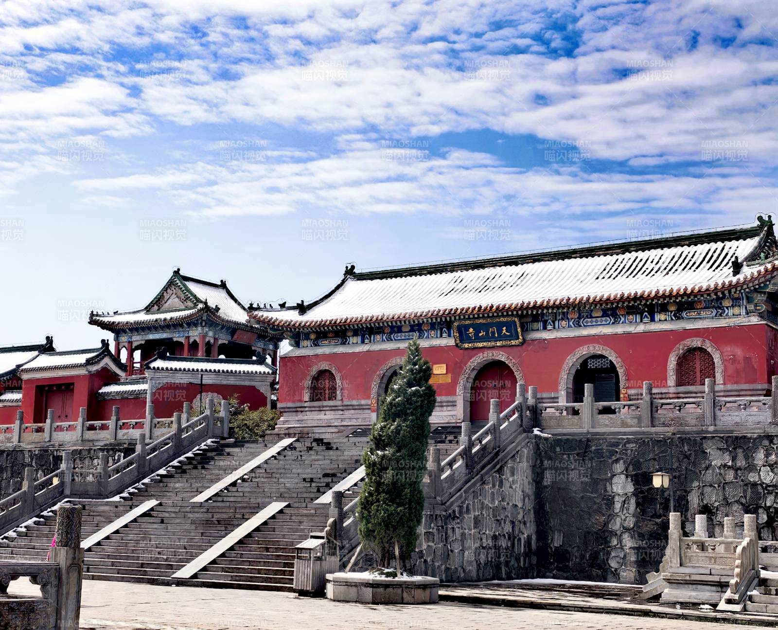 古建筑群的宏偉景象