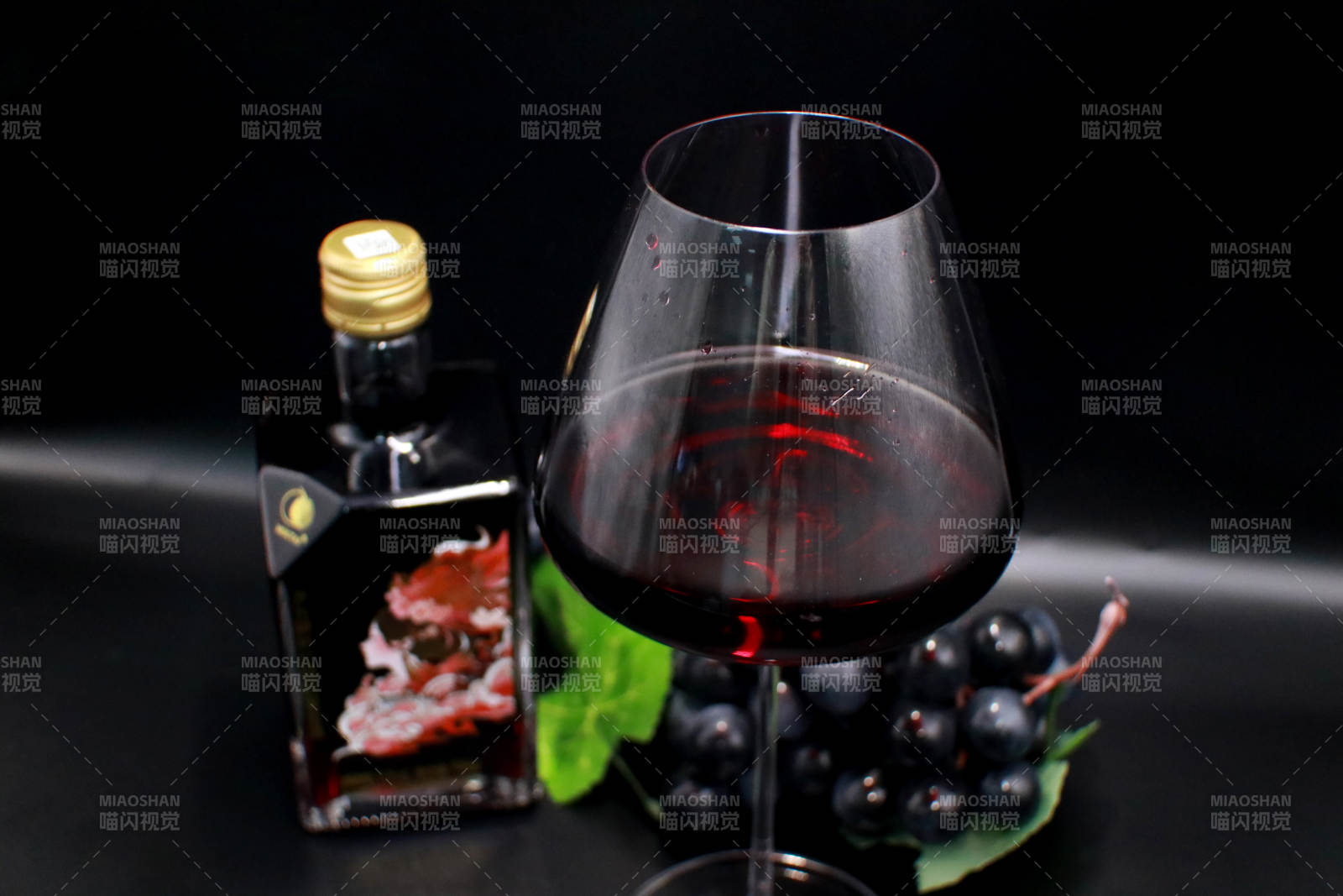 紅酒與葡萄的靜謐時光