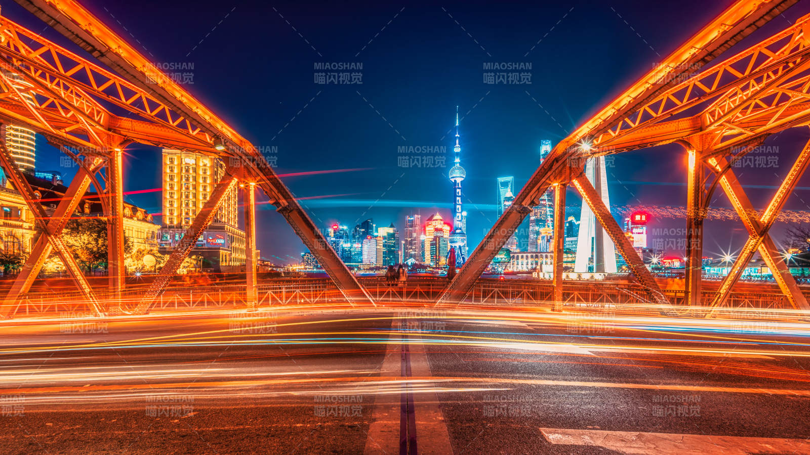 夜景橋下繁華都市