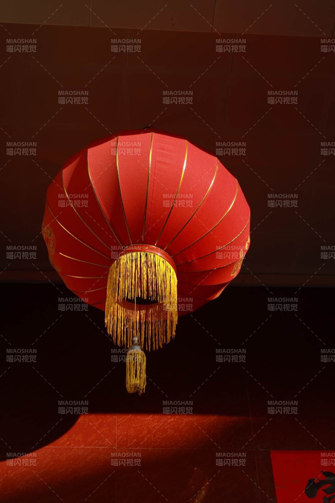 紅色燈籠映照喜慶氛圍