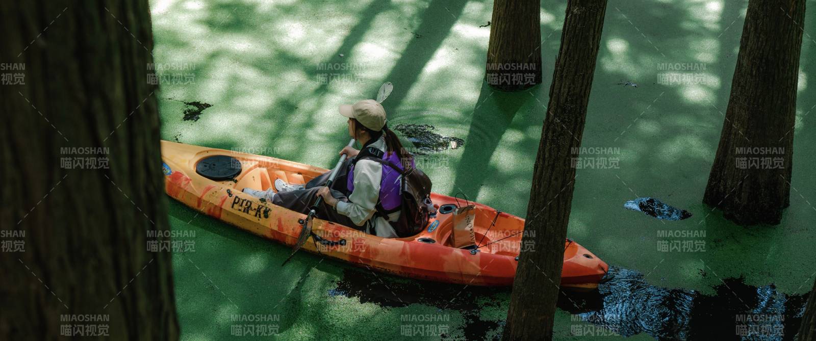 青山湖水上森林林间水道 独舟探险