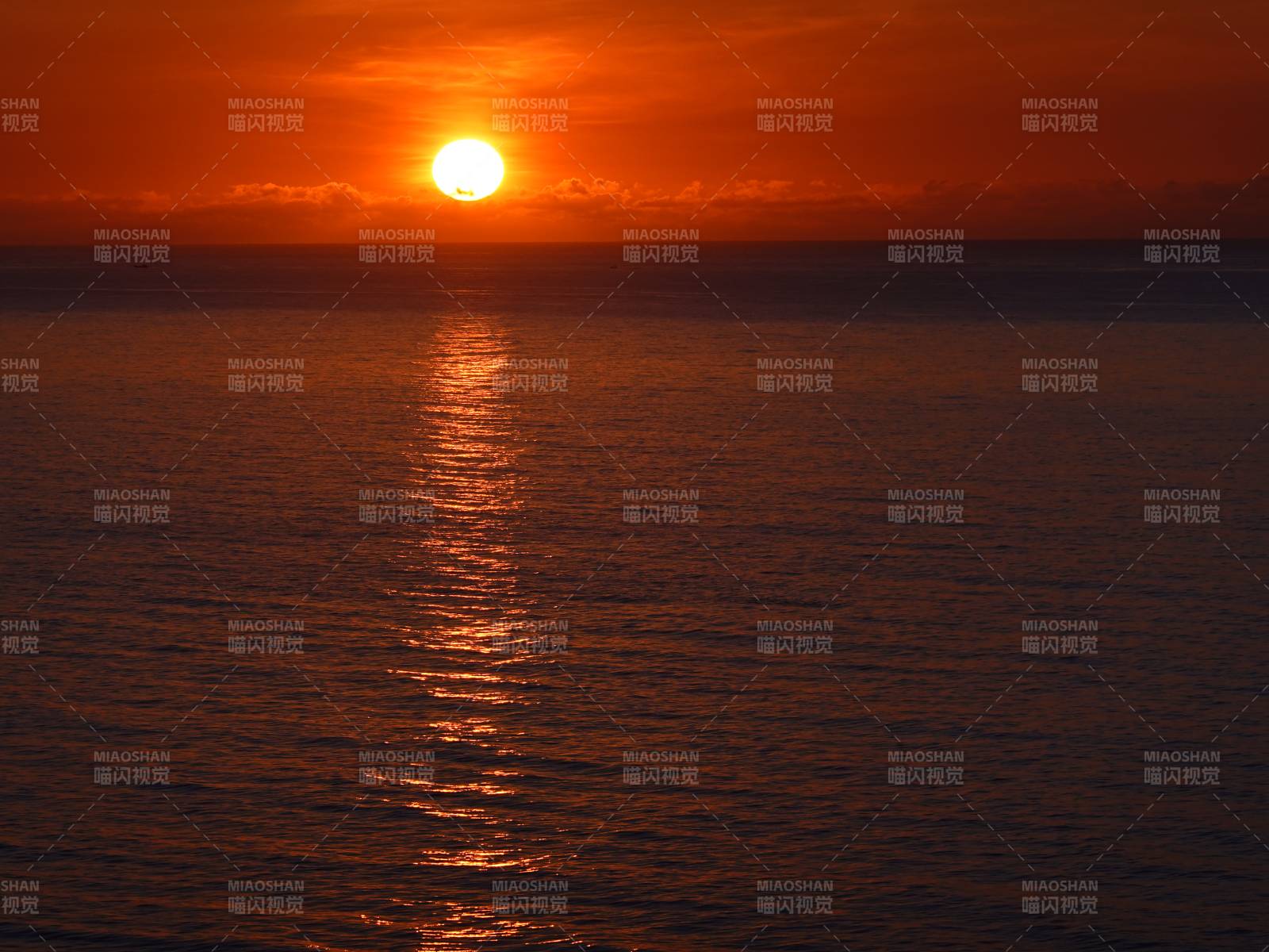 夕陽(yáng)映海 光輝無(wú)限