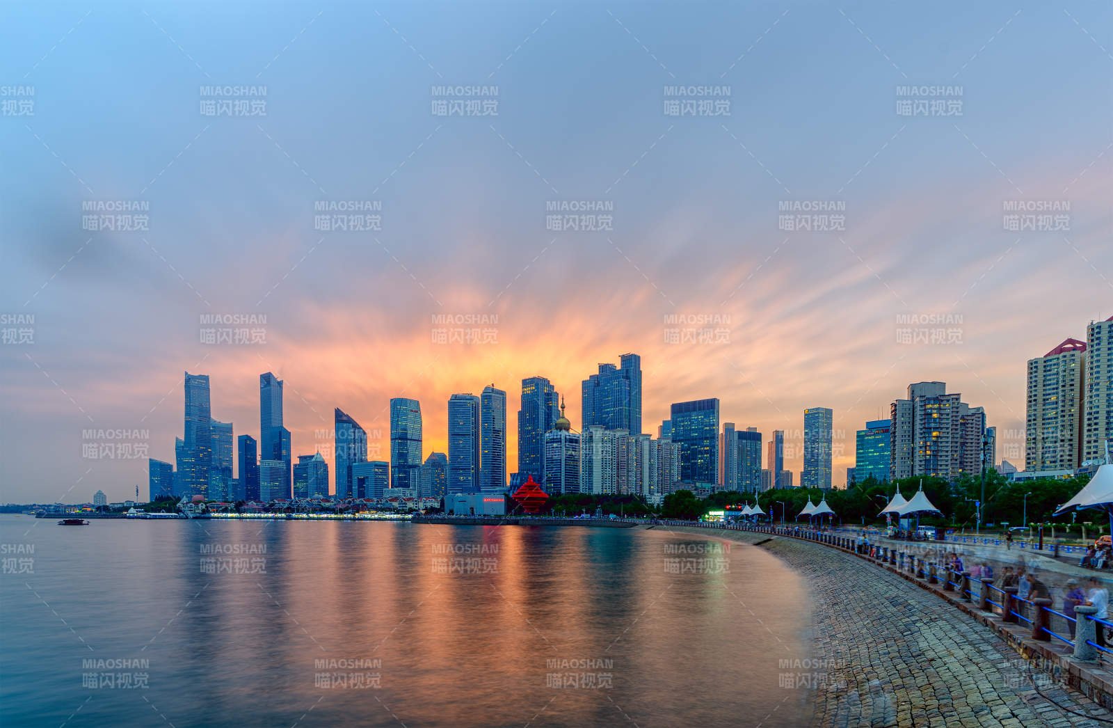 海濱城市夕陽美景