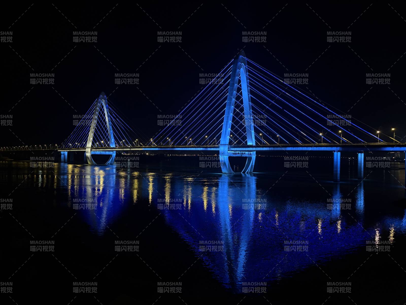 夜色中的藍色橋梁倒影、福州淮安大橋