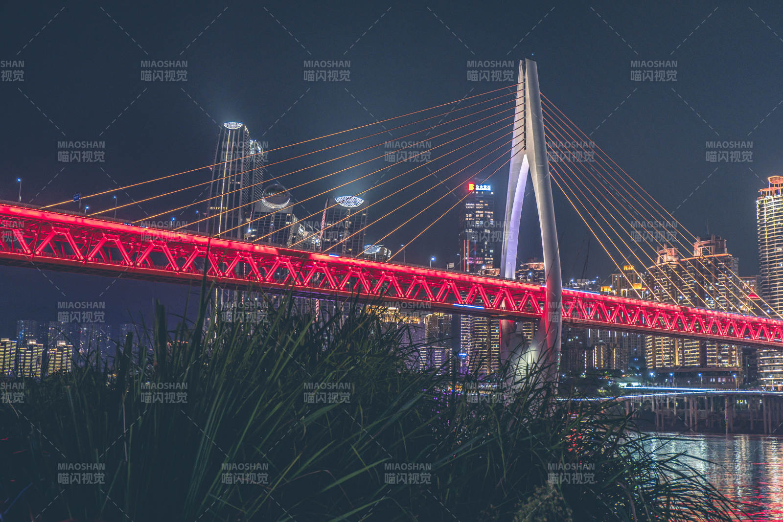 夜景中的重慶千廝門大橋