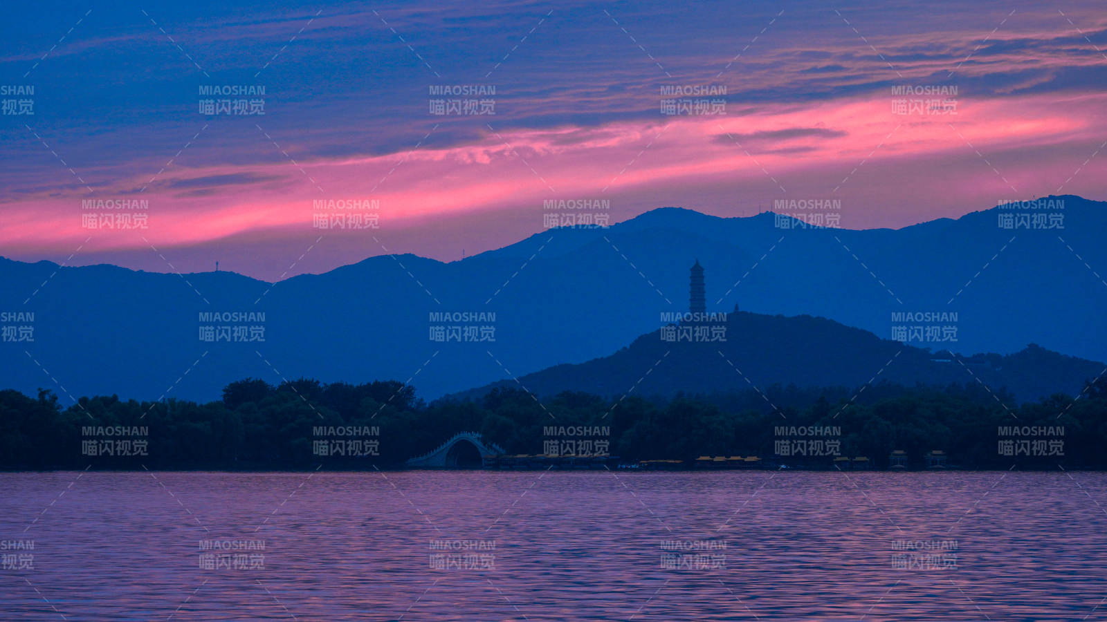 頤和園昆明湖畔夕陽映山塔影