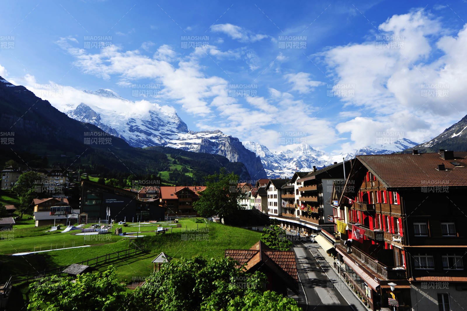瑞士小鎮風景與雪山風光
