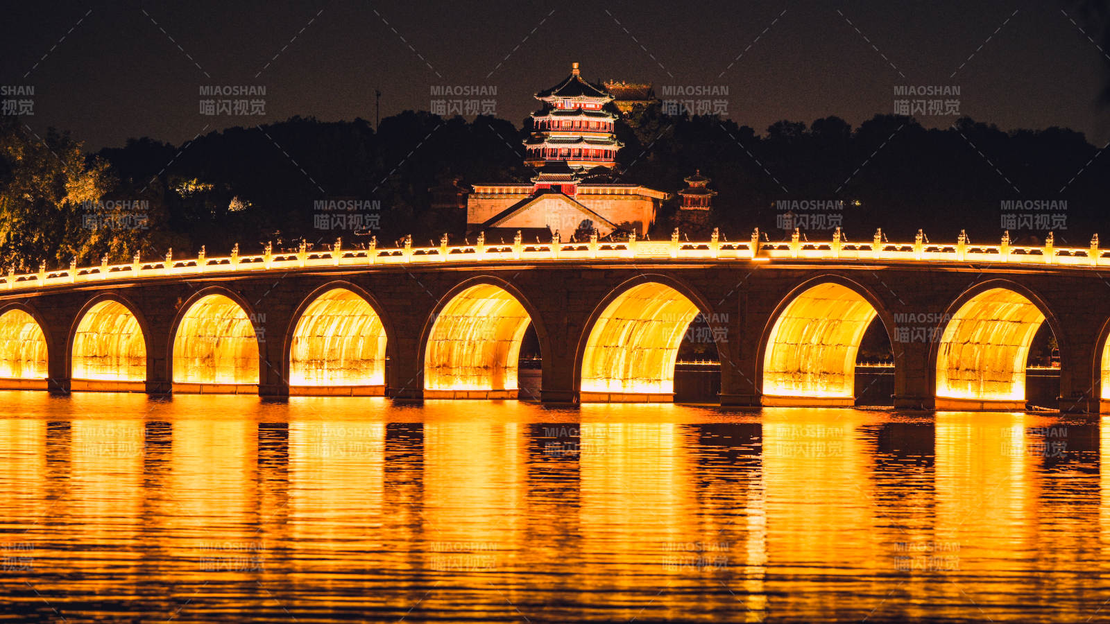頤和園夜景十七孔橋映塔光輝