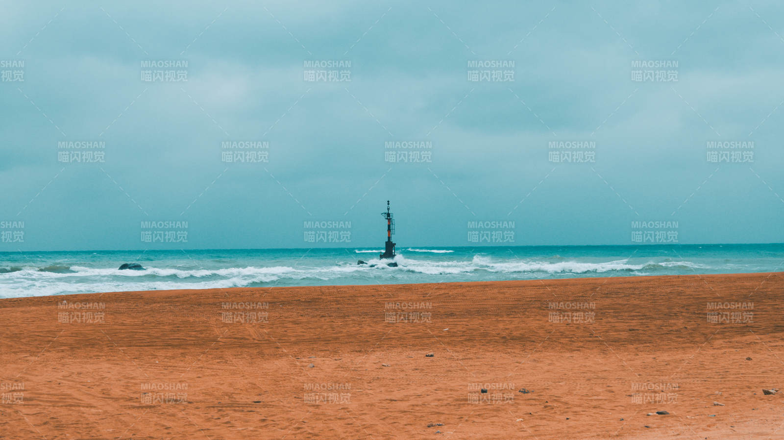 海邊的孤舟 云天相接
