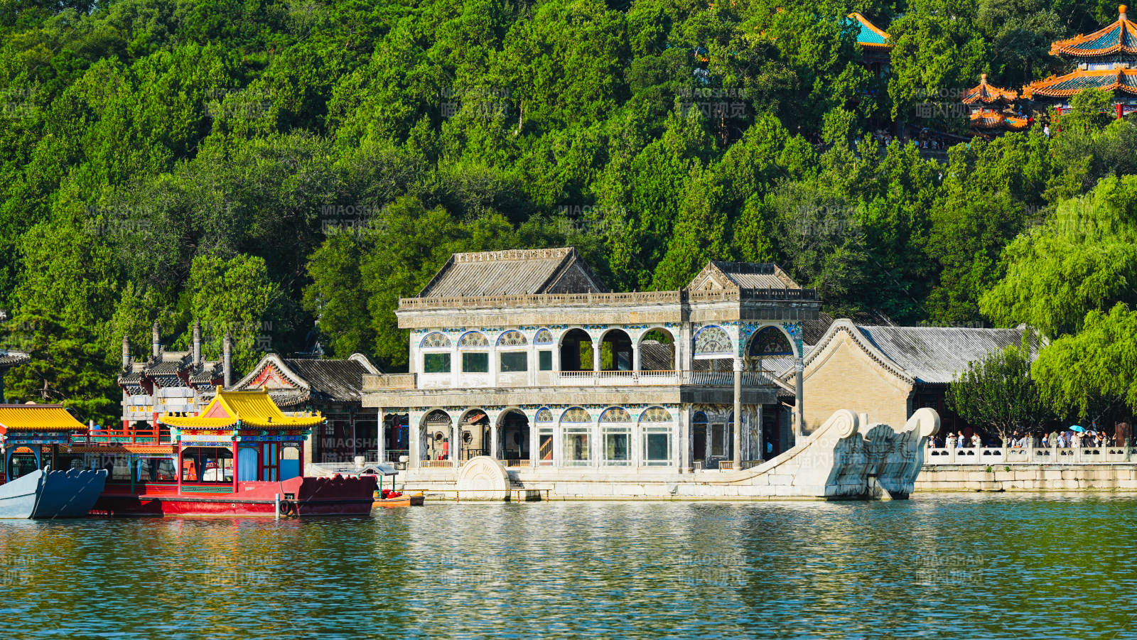 頤和園湖畔古建筑風(fēng)光