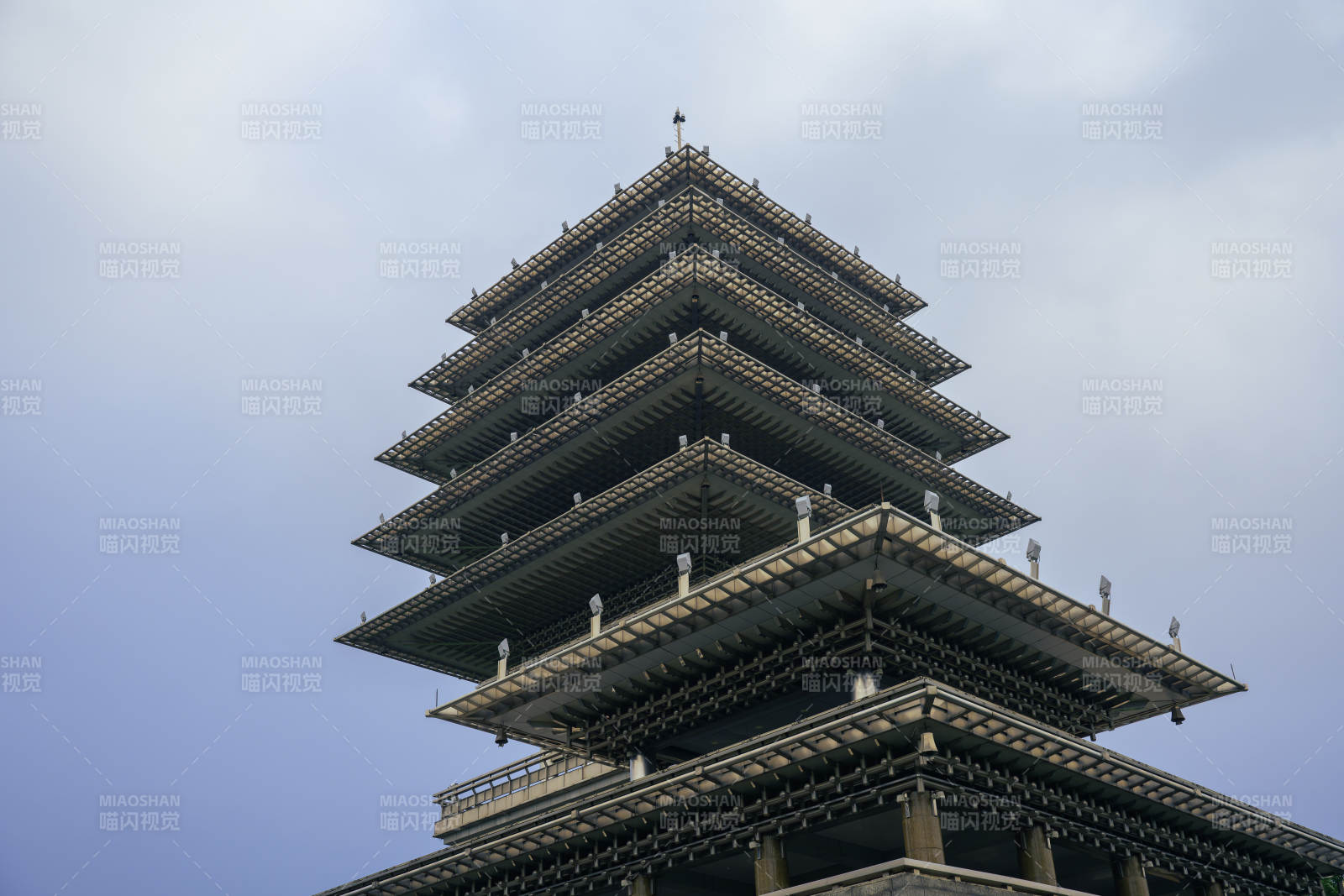 古塔云天映襯圖