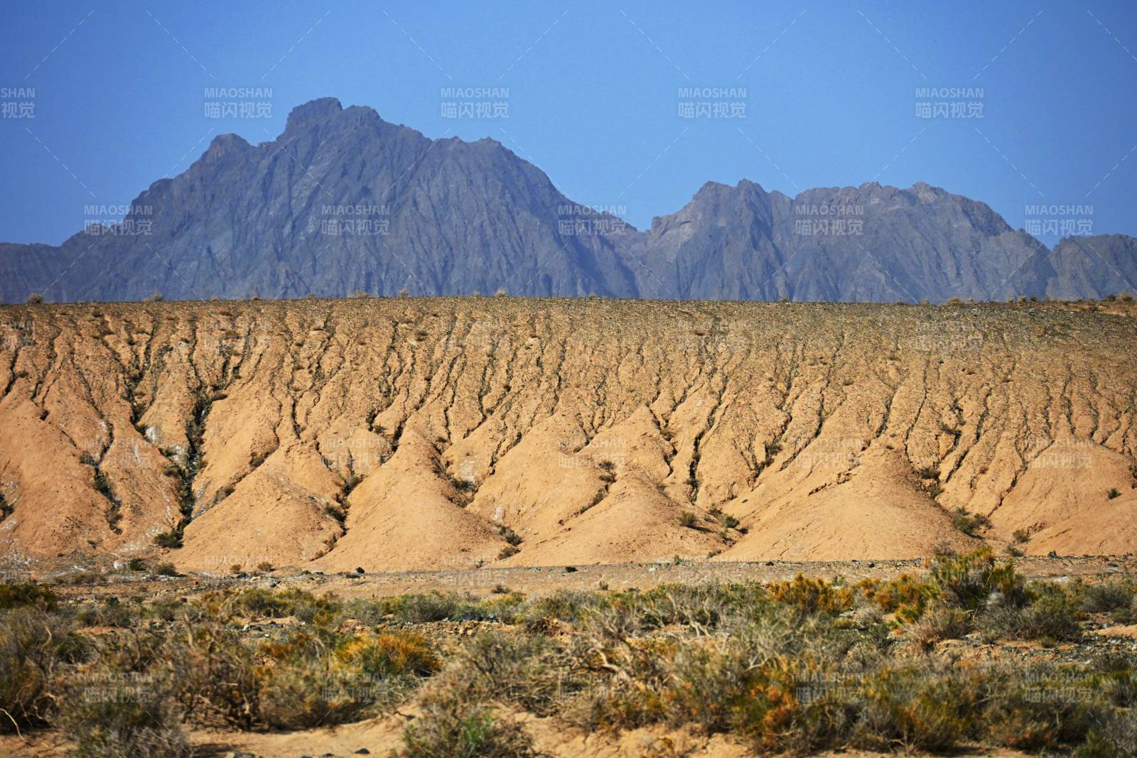 沙漠山脈與溝壑景觀（羅布泊戈壁灘）