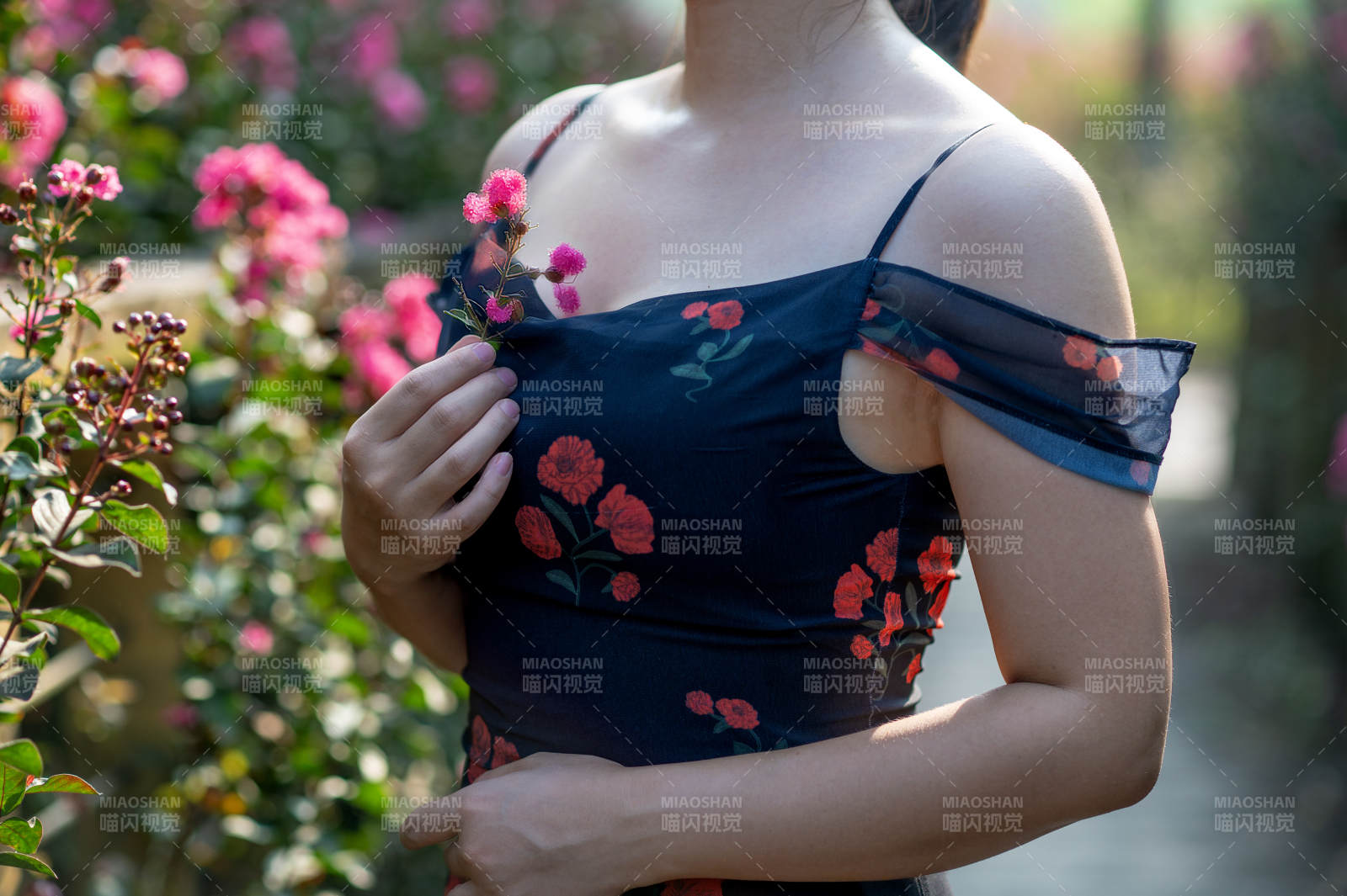 花間倩影 優雅綻放