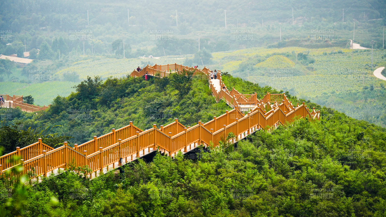 北京溜石港村山間棧道 綠意盎然