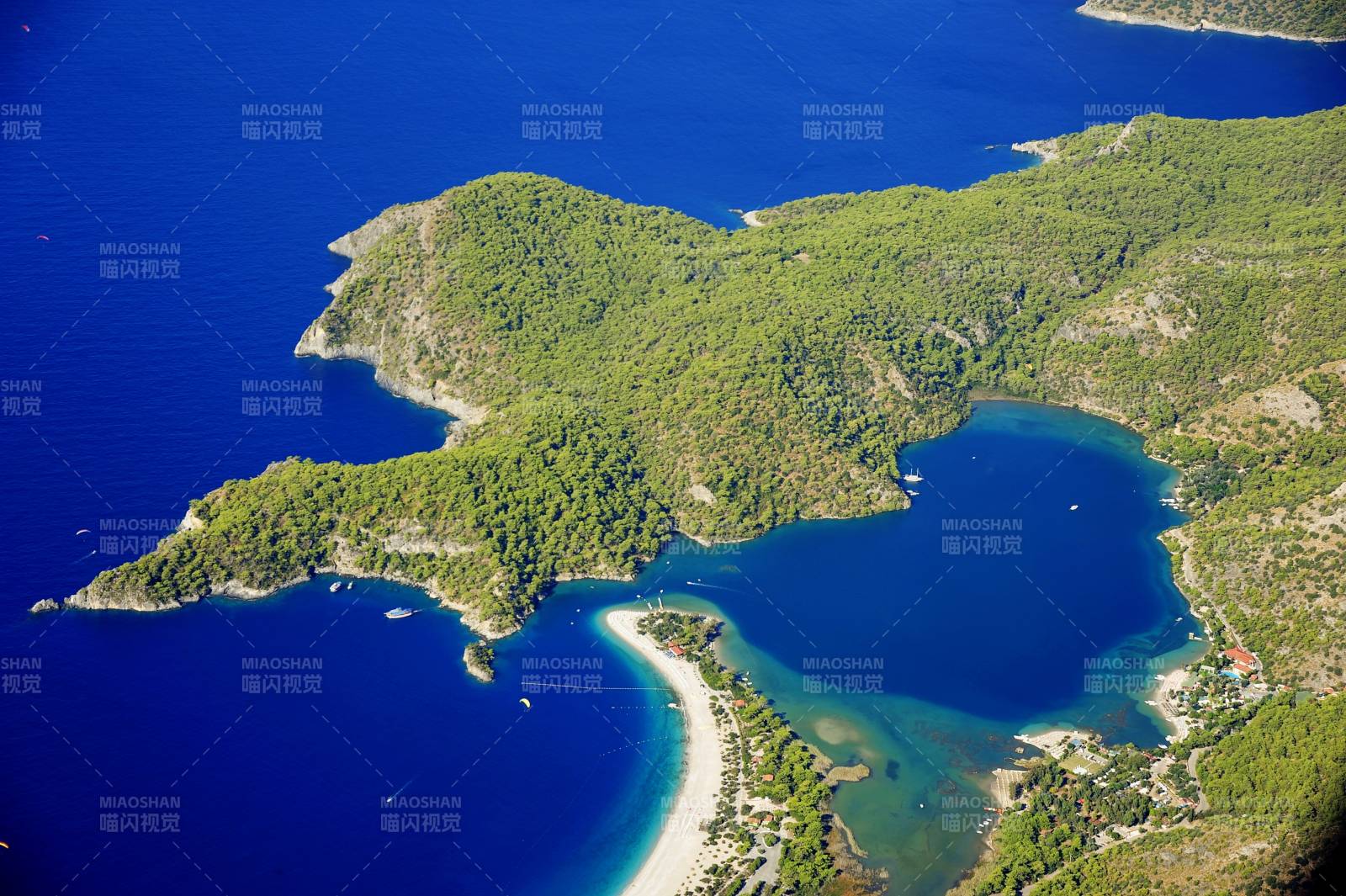 土耳其费特希耶地中海的翡翠海湾