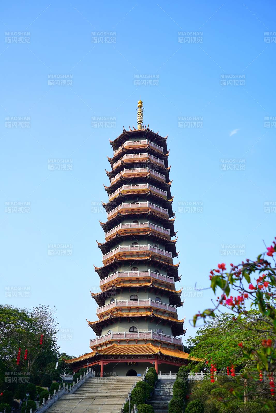 江門城市地標龍光塔