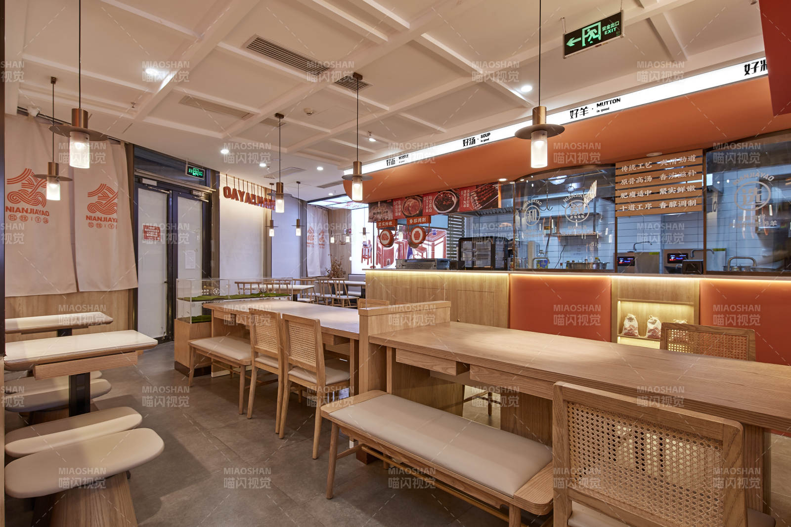 溫馨日式餐廳內(nèi)部