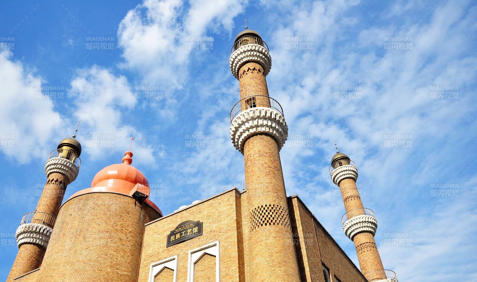 新疆烏魯木齊大巴扎清真寺穹頂與宣禮塔