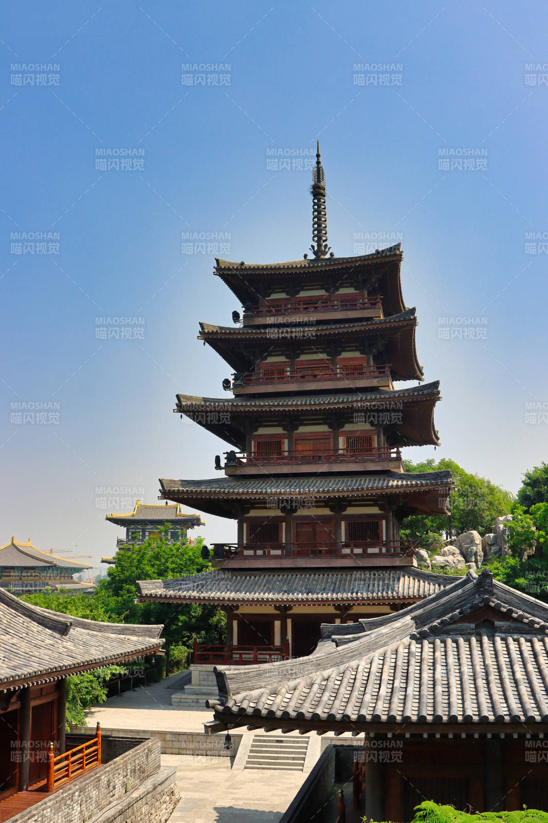 襄陽唐城古塔巍峨映藍天