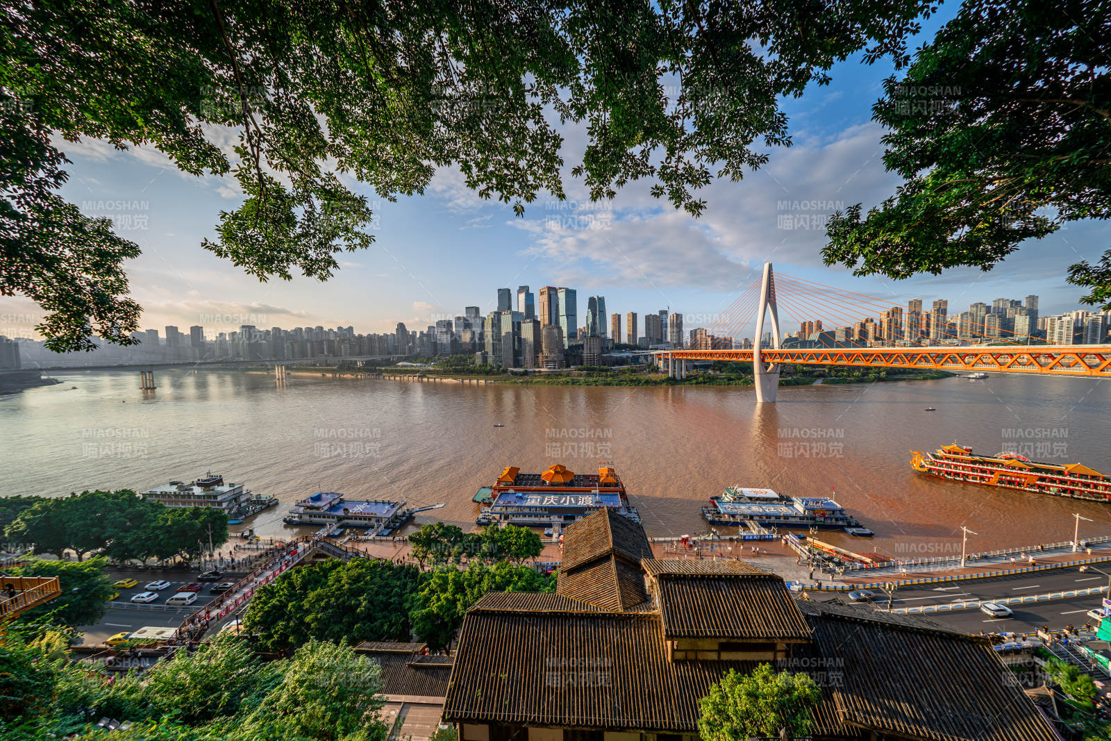 重慶洪崖洞江畔城市風(fēng)光