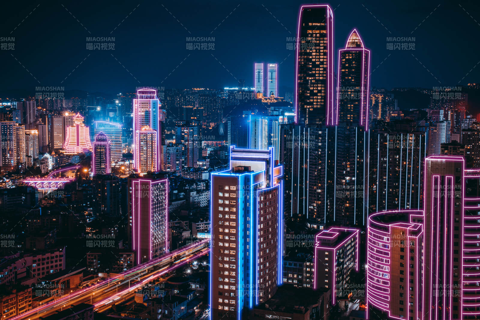 霓虹璀璨的城市夜景