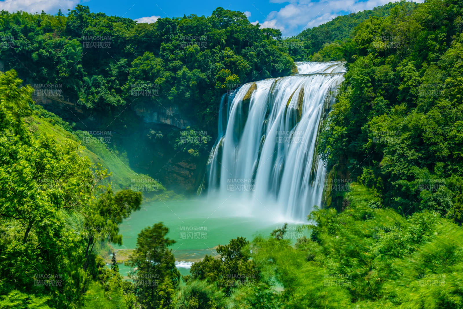 青山綠水瀑布奇景