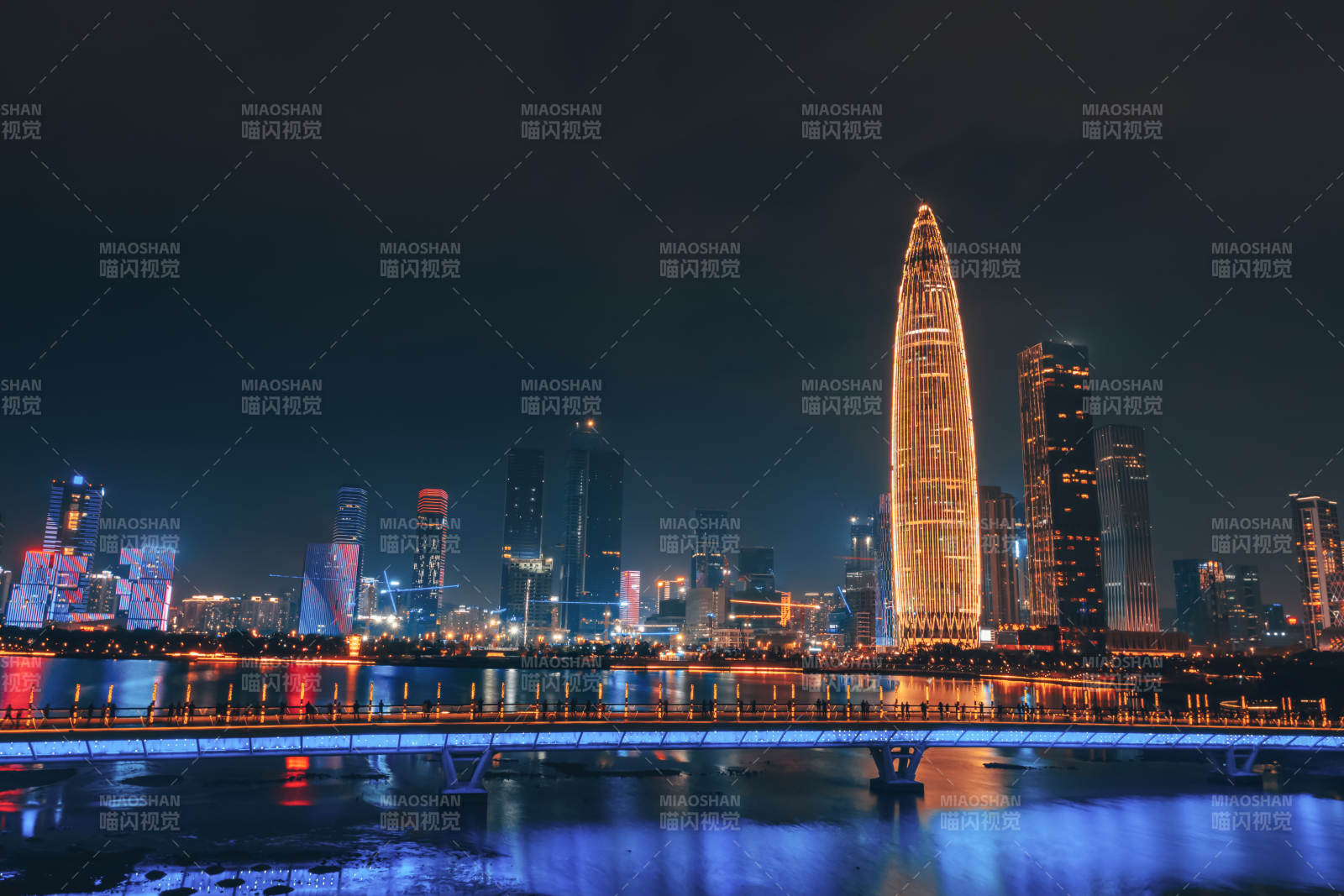 深圳南山區深圳灣金融區中國華潤大廈建筑夜景