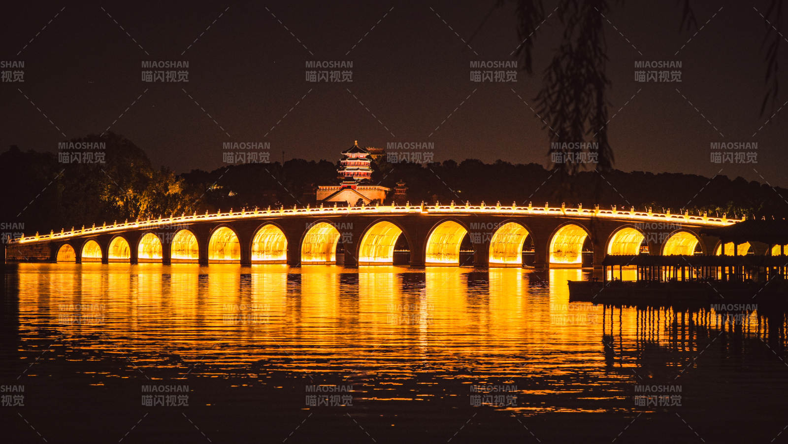 頤和園夜色中的十七孔橋