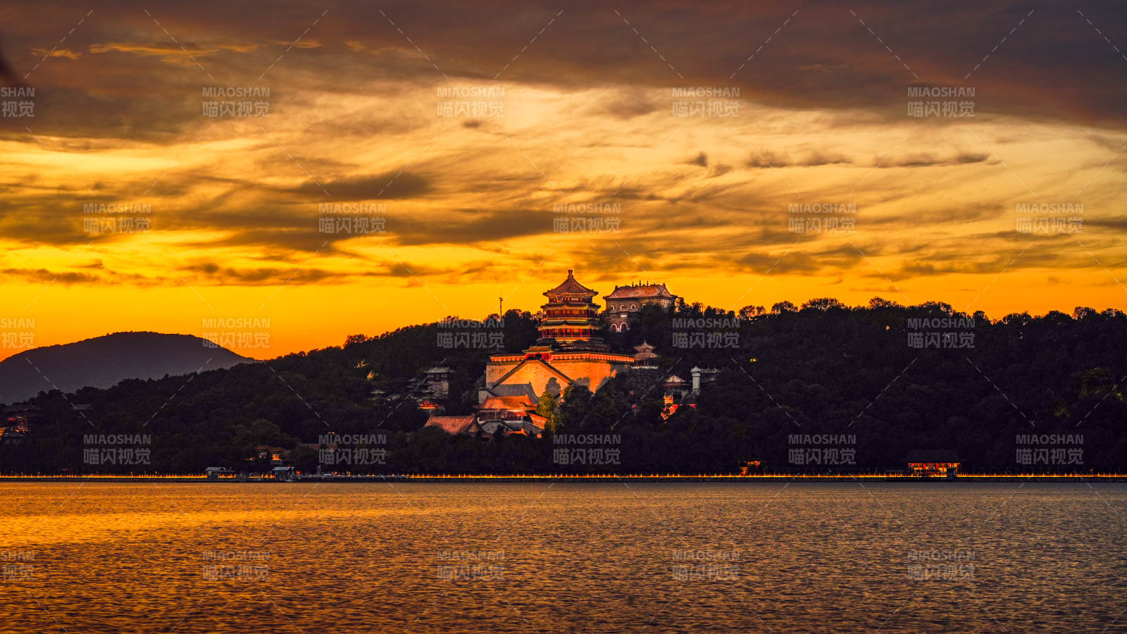 頤和園湖畔古塔夕陽美
