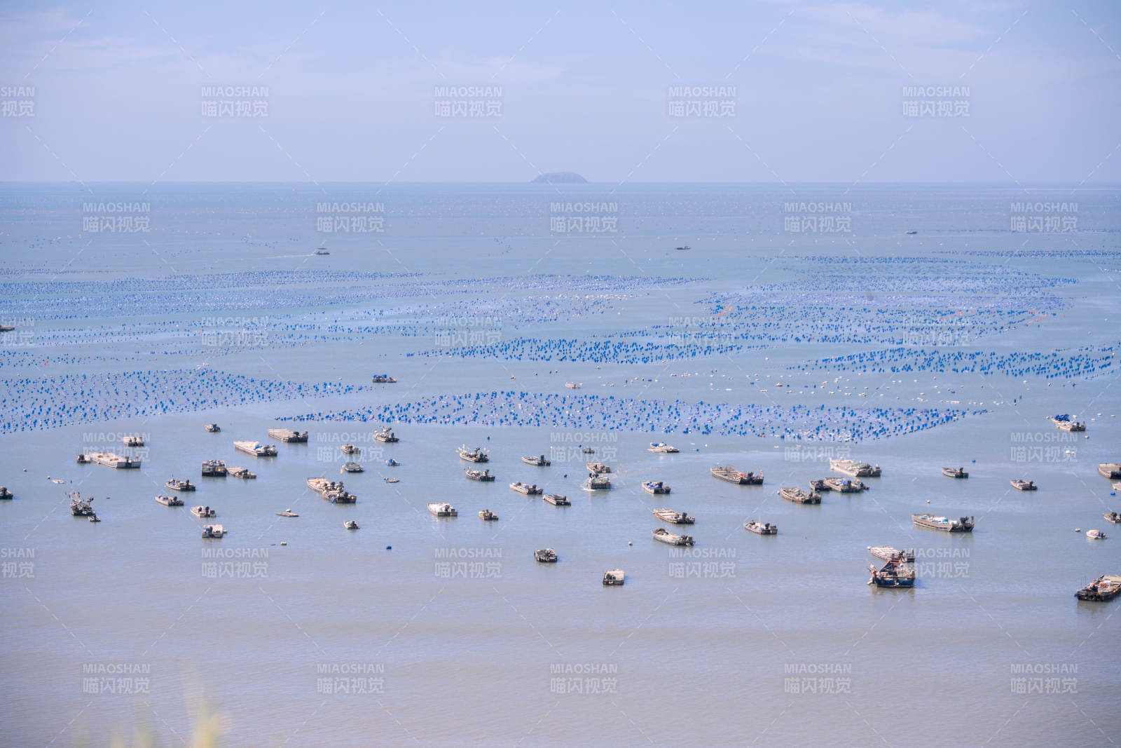 鎮海角海上浮標漁船