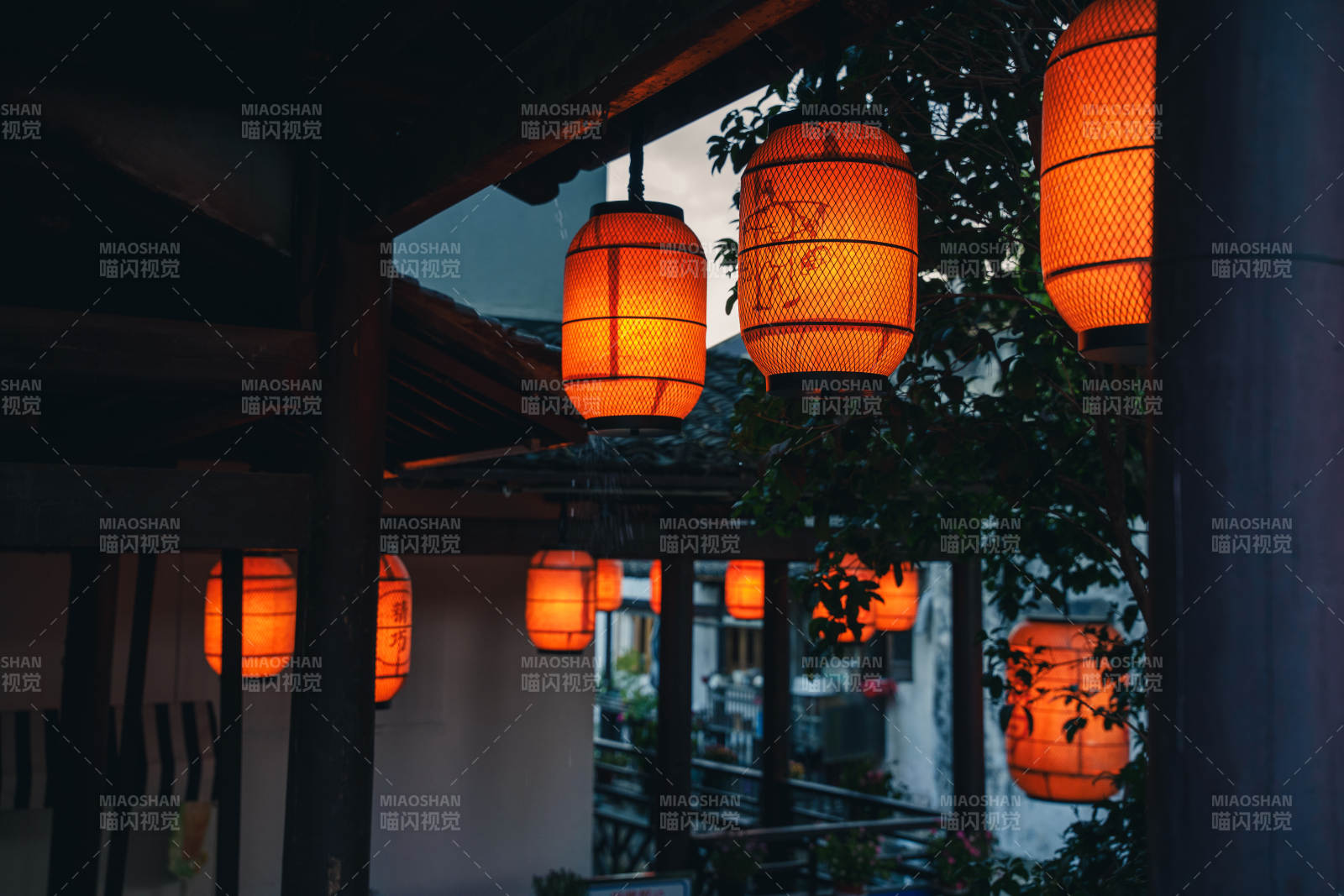節(jié)日中的傳統(tǒng)紅色燈籠