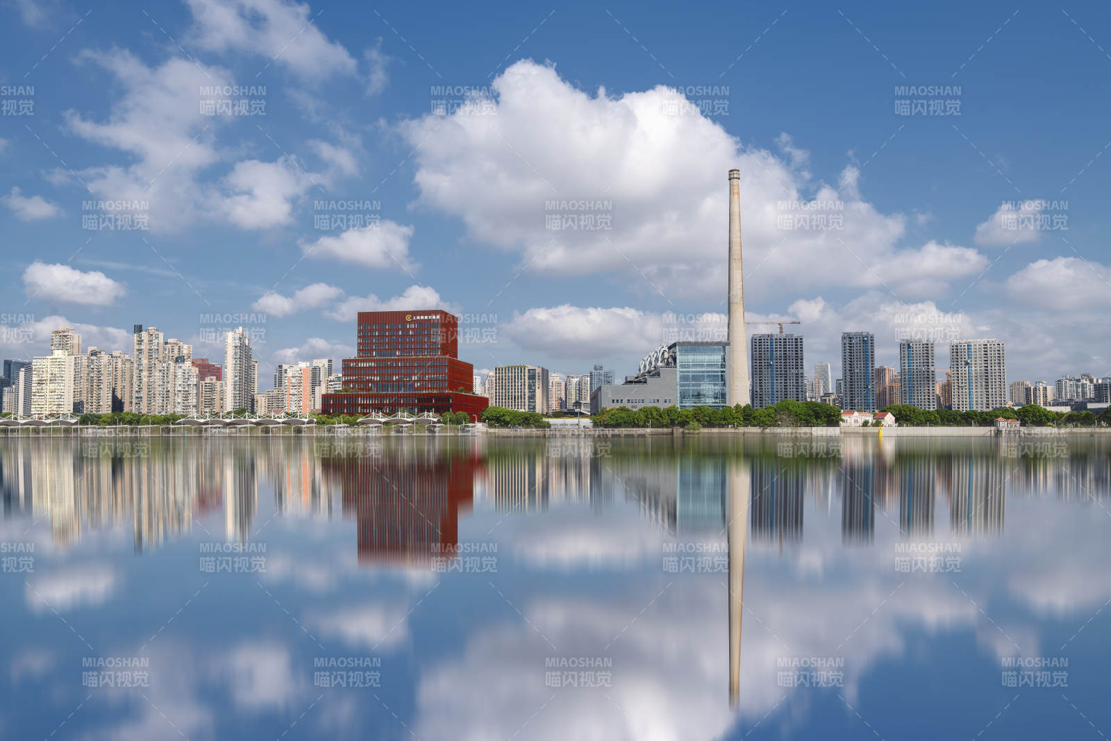 浦江浦西城市建筑倒影