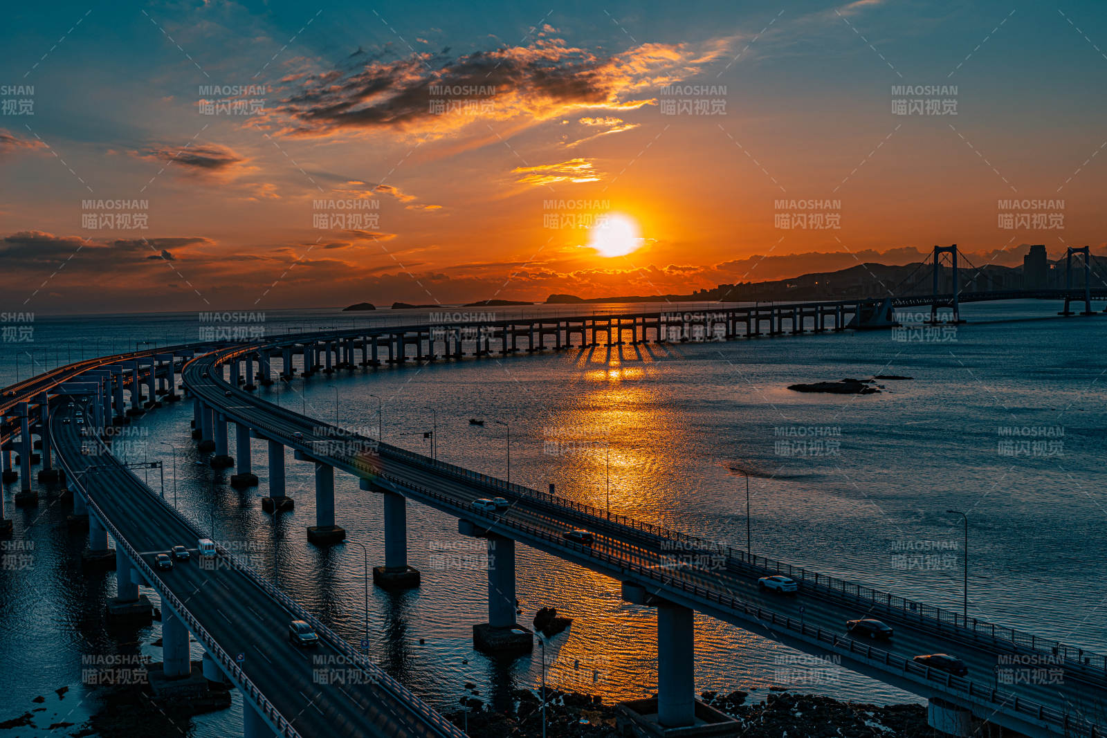 日落橋影