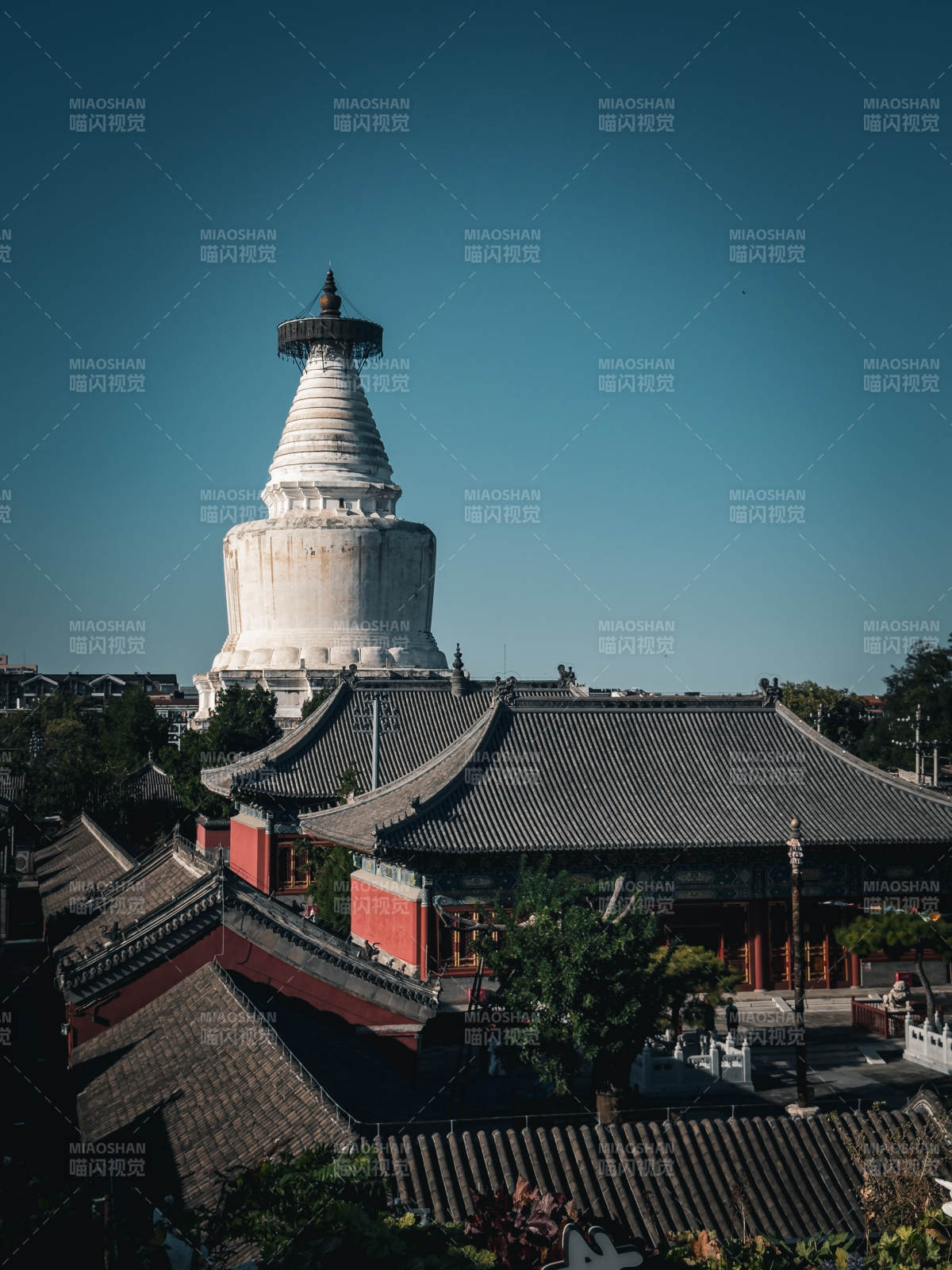 航拍北京妙應寺白塔風光