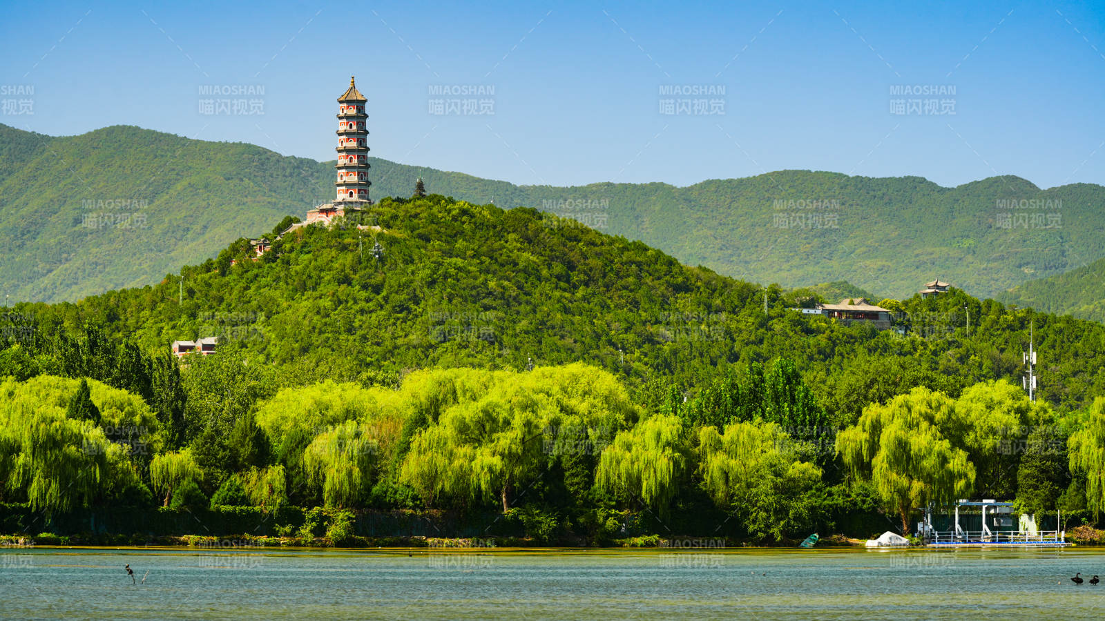 頤和園昆明湖湖畔塔影山色