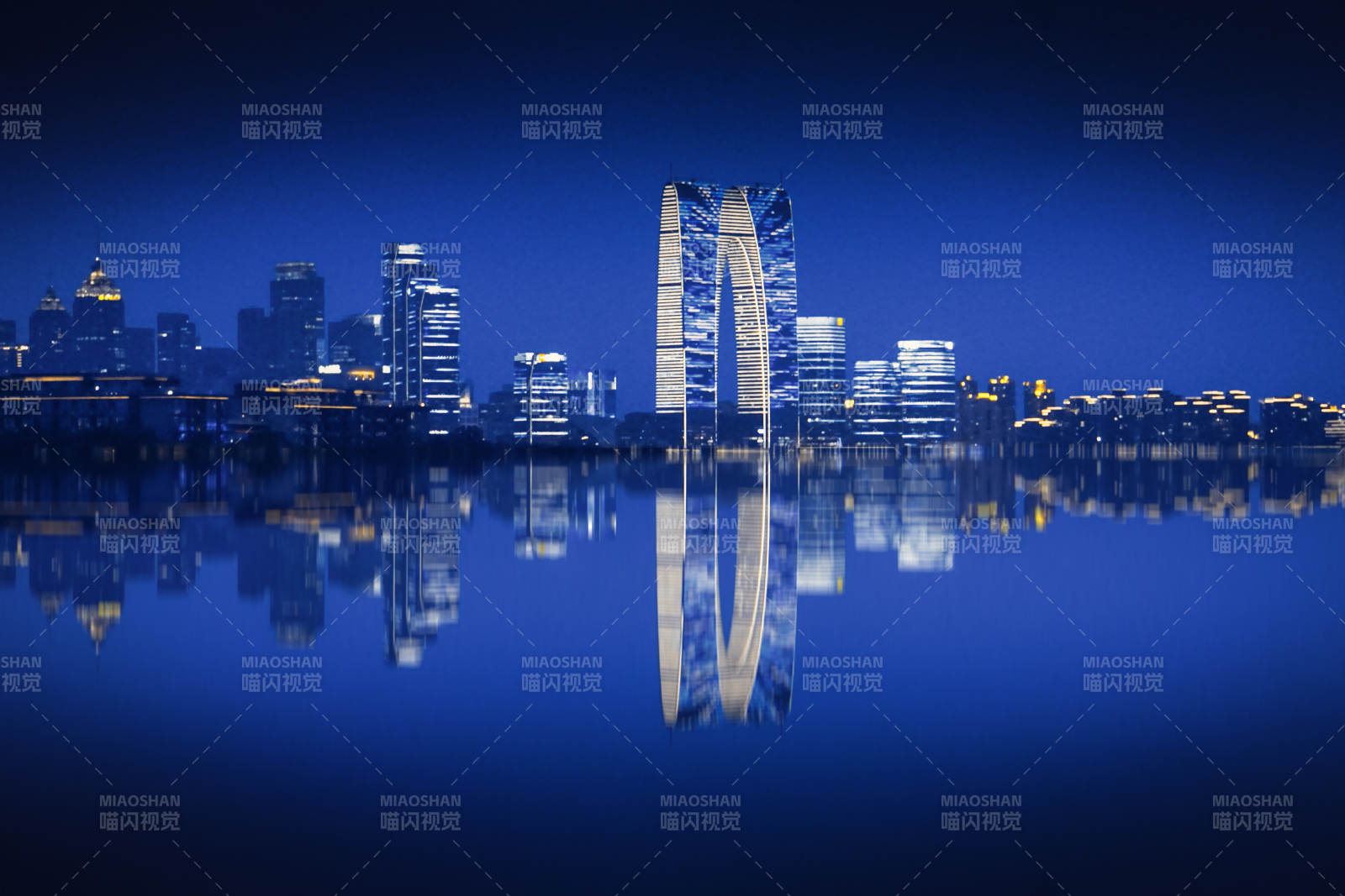 夜幕下的蘇州城市倒影