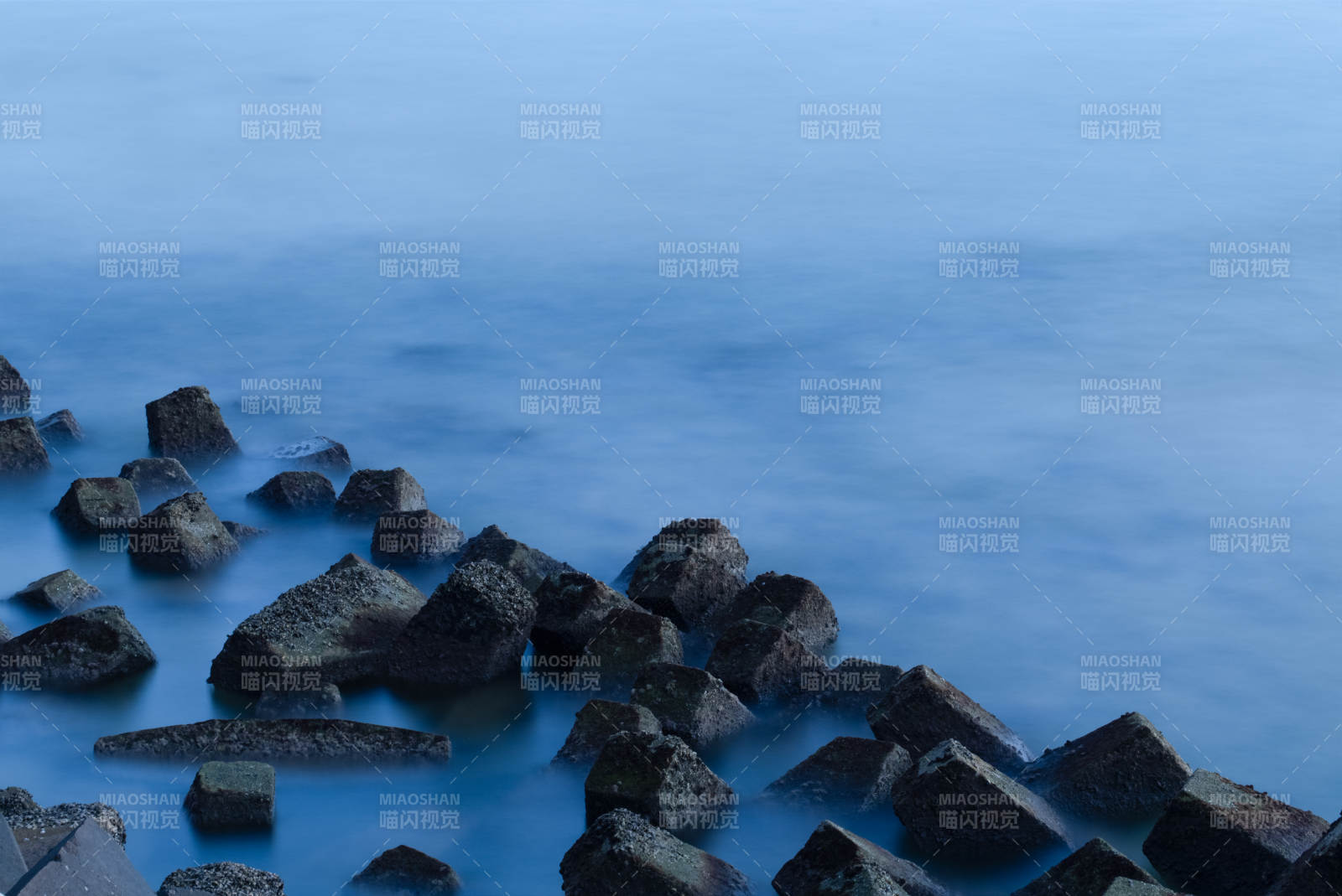 海邊礁石