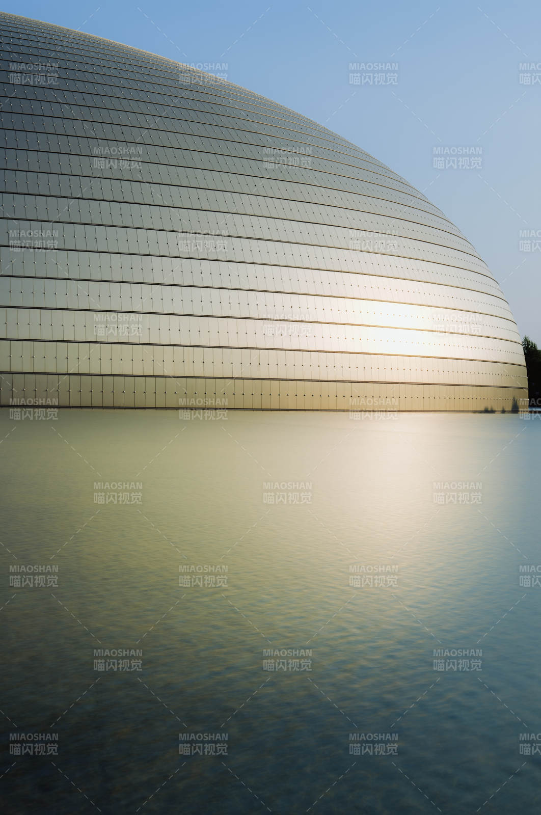 夕陽(yáng)下的國(guó)家大劇院