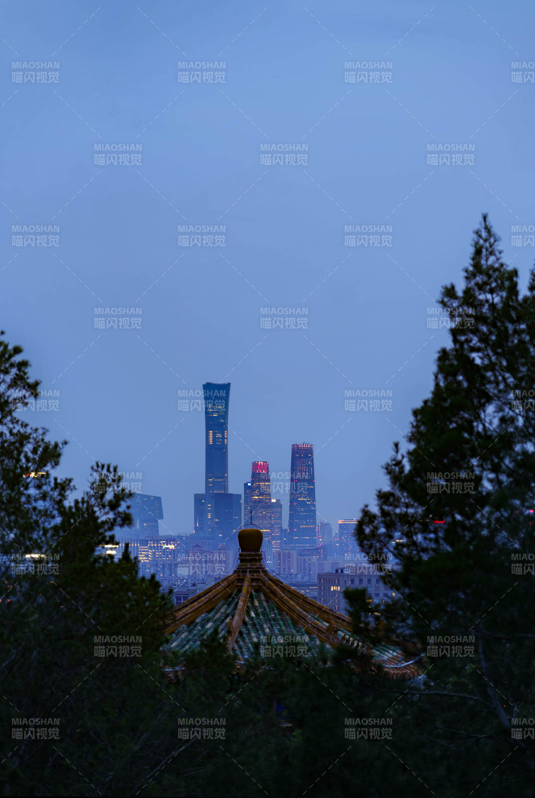 夜幕下的北京城市剪影