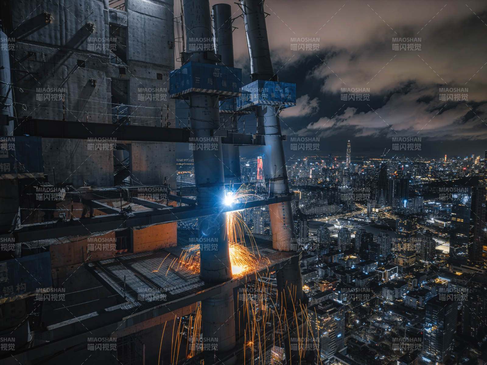夜幕下的城市之光