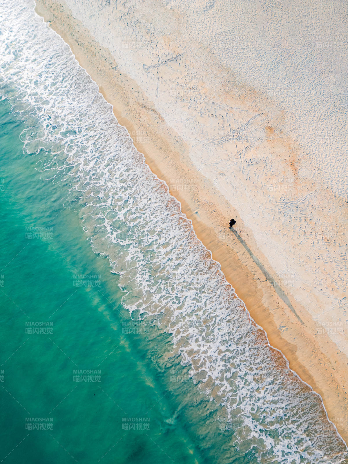 碧海金沙 一人獨行