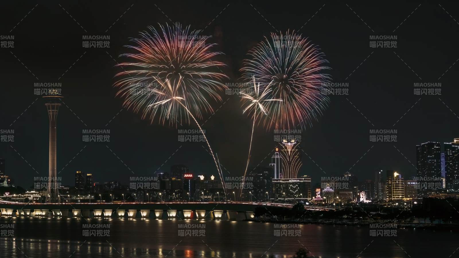 澳門夜幕煙花璀璨綻放