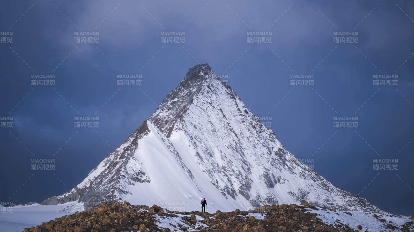 向山而行