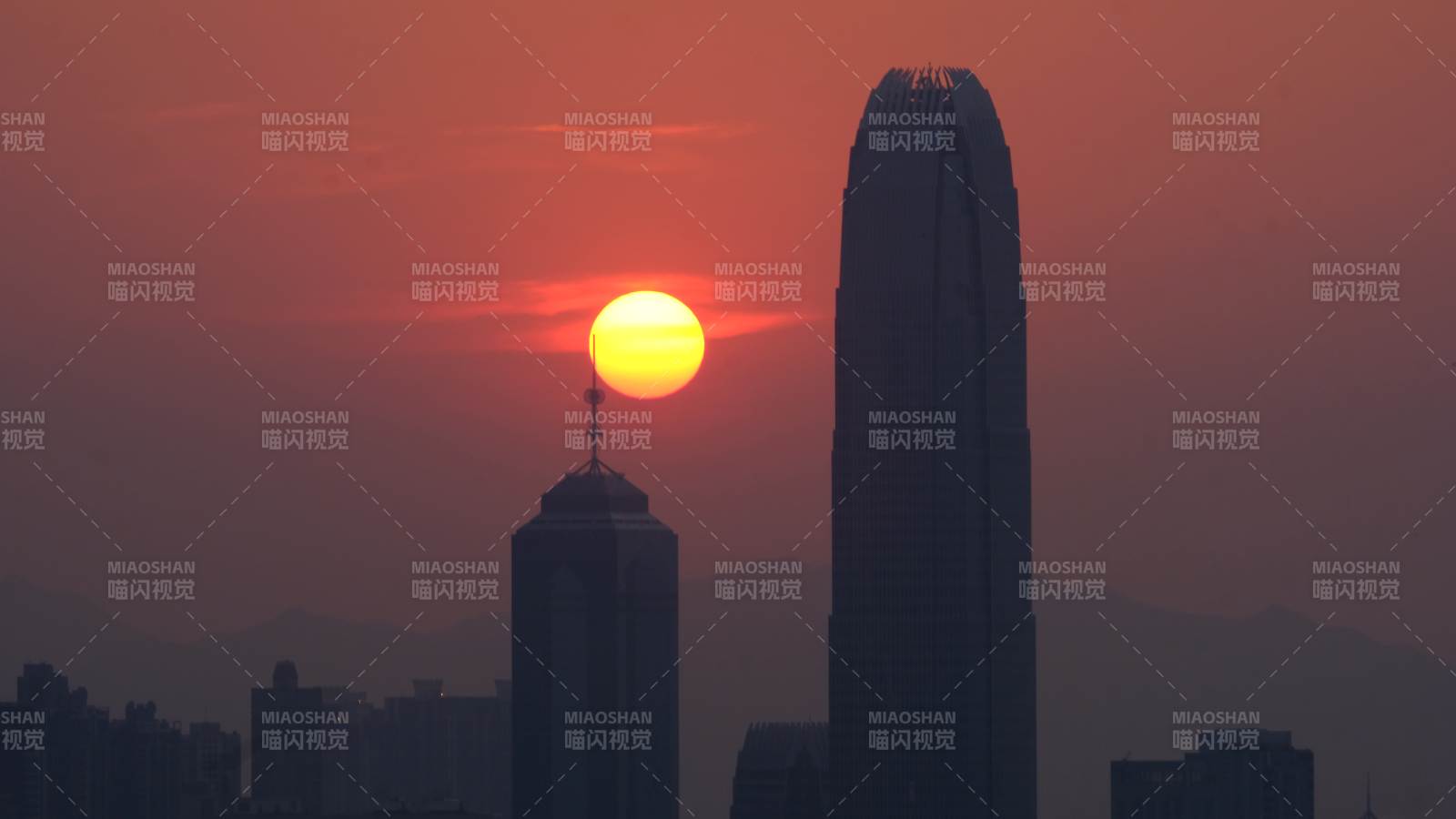 夕陽映城樓
