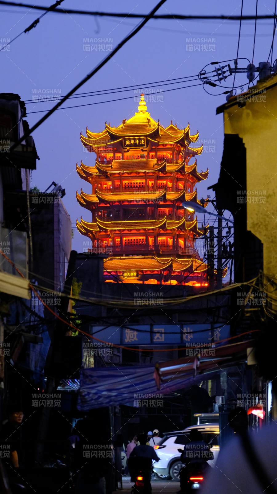 夜色中的武漢黃鶴樓