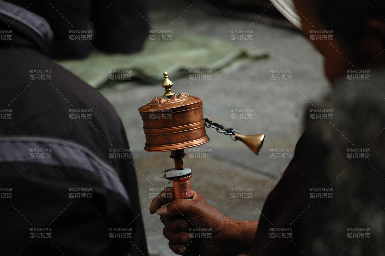 轉(zhuǎn)經(jīng)筒祈福