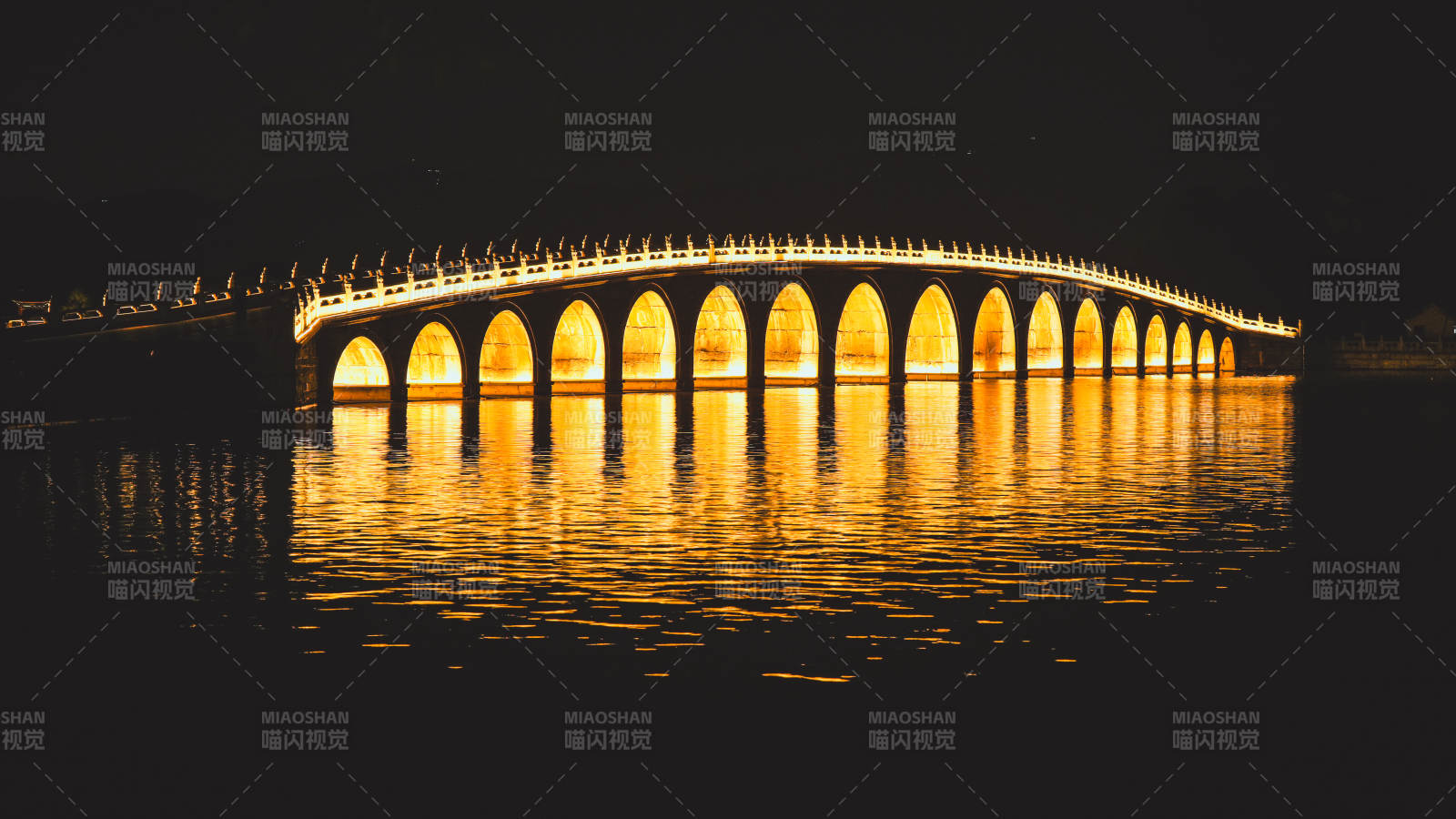 夜色中的頤和園十七孔橋